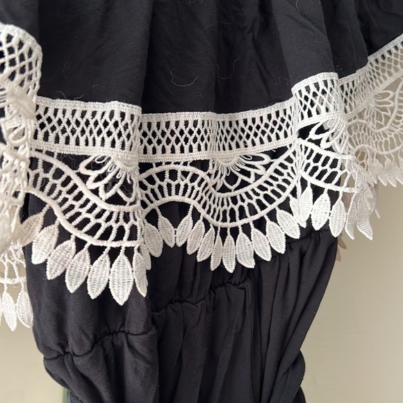 Lace off the shoulder romper - Picture 2 of 2